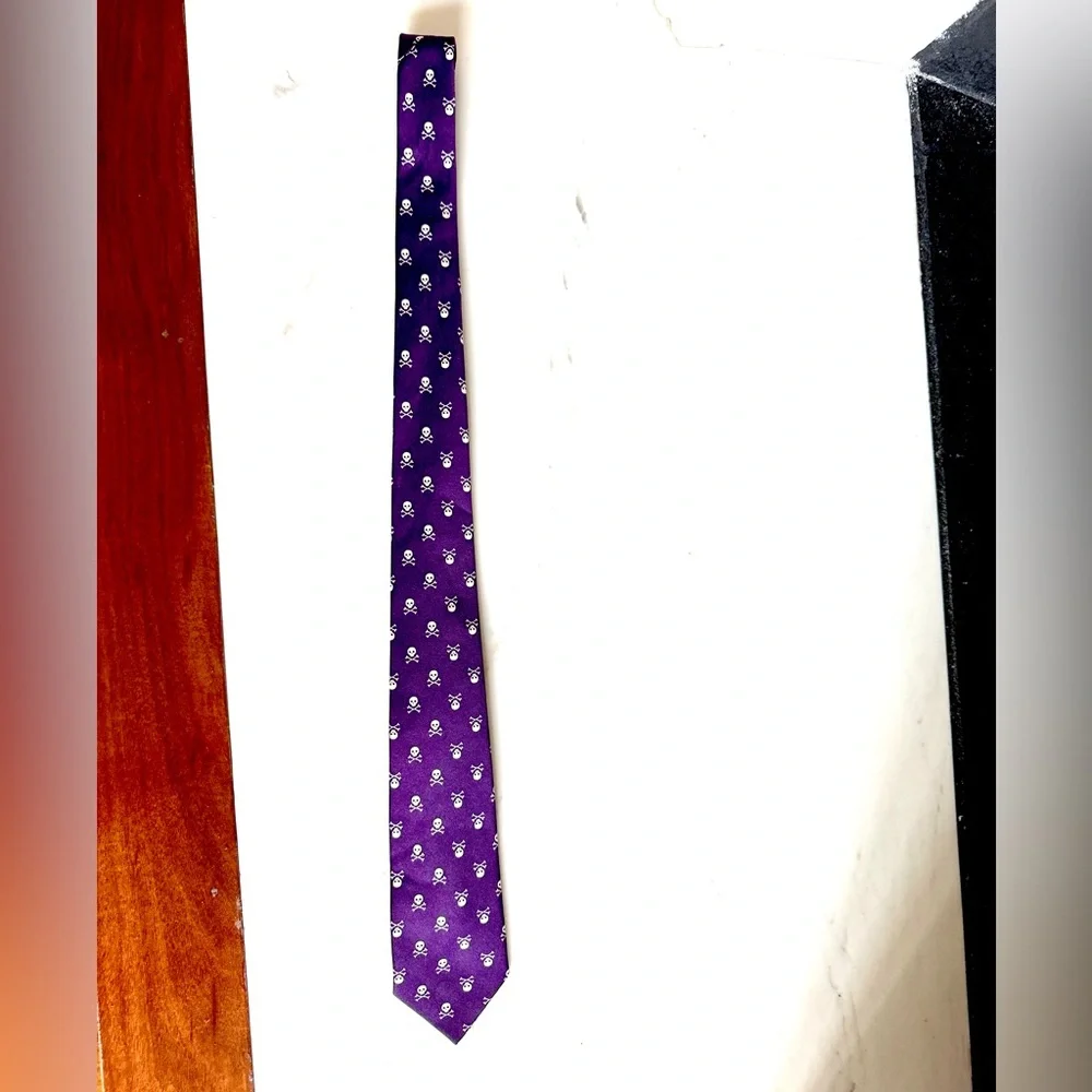 GAP Kids Boys Tie Purple Skull and Crossbones Tie Halloween 👻 Formal Dress Tie